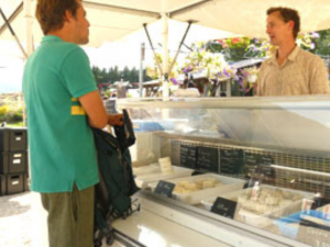 Produits artisanaux à base de chèvre du marché fermier de Varces