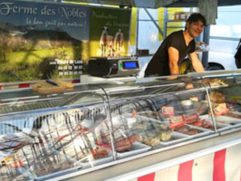 Viande de porc artisanale en vente au marché paysan de Varces