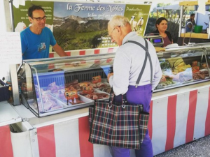 Porc élevé en plein air par un éleveur paysan près de Grenoble