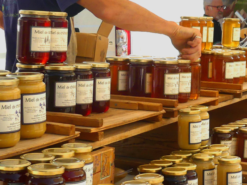 Miel local produit par la mieillerie des Fourneaux et disponible au marché fermier de Varces en Isère